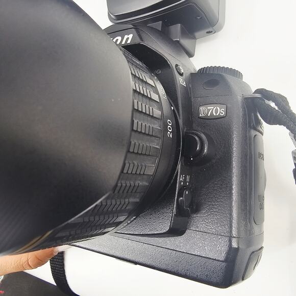 Nikon D70S 6.1MP Digital SLR Camera Kit 18-70mm Nikkor 4-5.6/70-300 TESTED - Picture 15 of 16